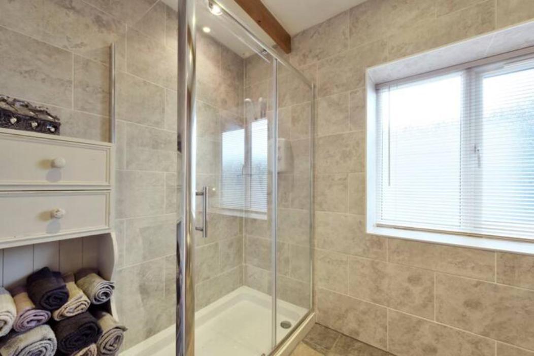 Oak Cottage With Private Log Fired Hot Tub Maidstone Exterior photo